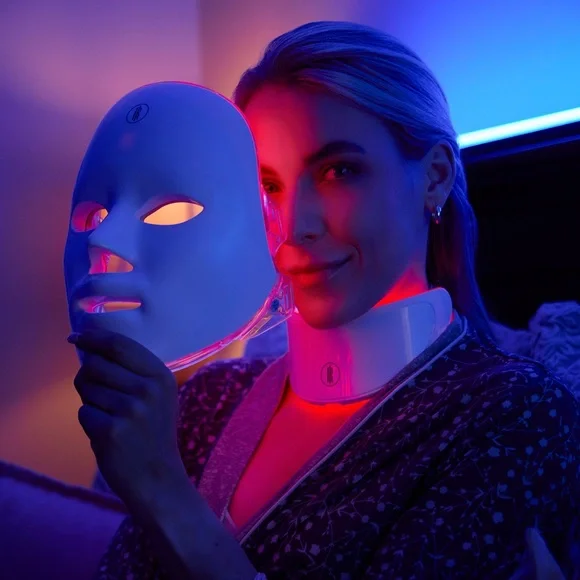 LED Light Therapy Mask & Neck Device - Picture 2 of 13